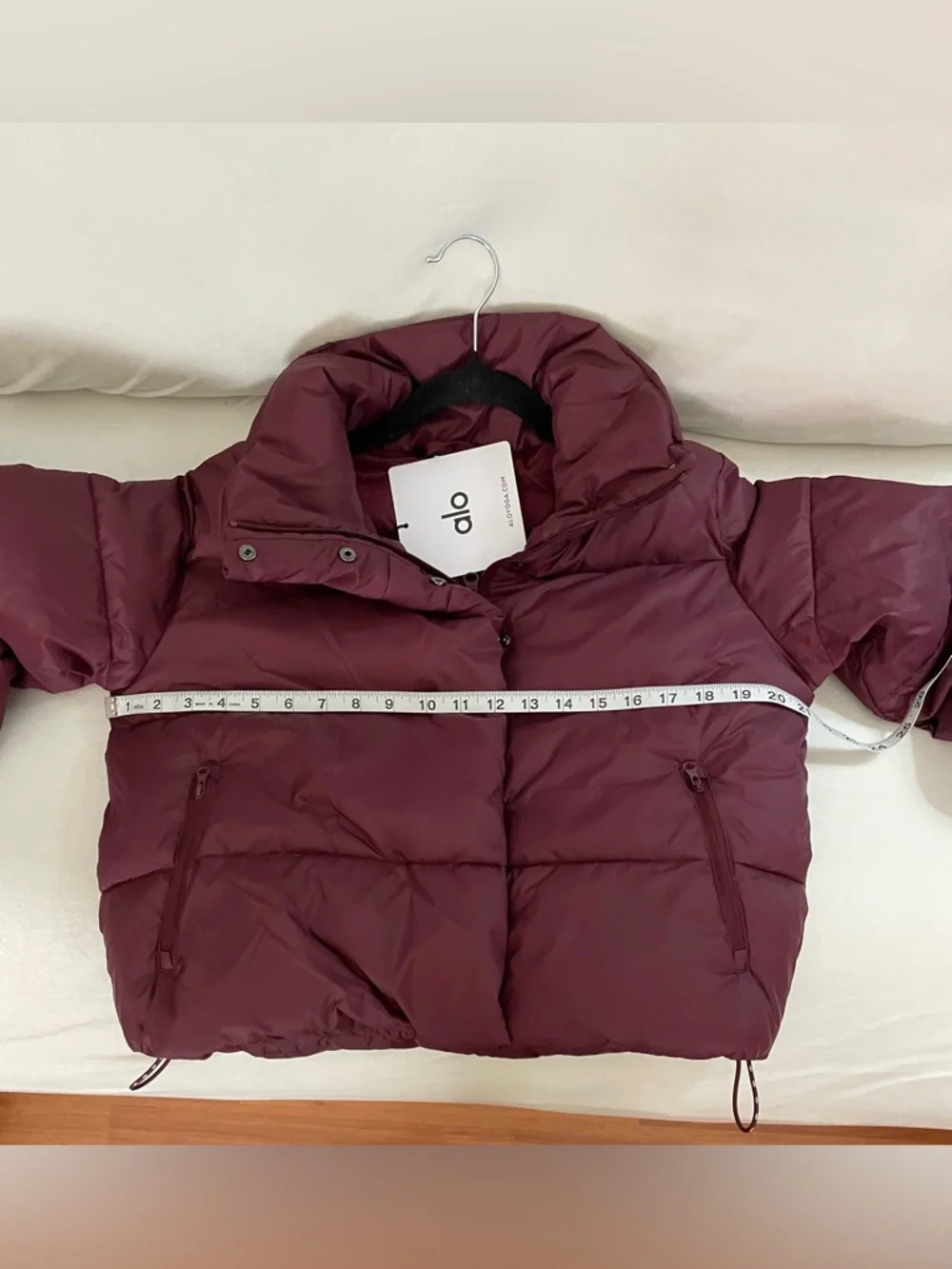 ALO Yoga NWT Gold Rush Puffer Jacket Burgundy with Zipper pockets Size S